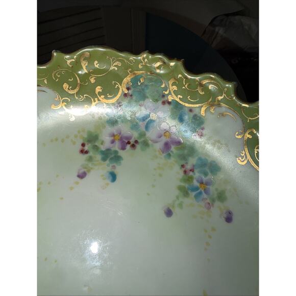 Antique Limoges porcelain bowl with a Gold Rim, scalloped Edges, Floral Design - Picture 2 of 8